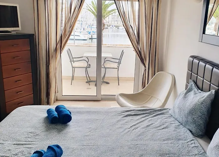 Marina View Near Beaches And Shops Appartement *