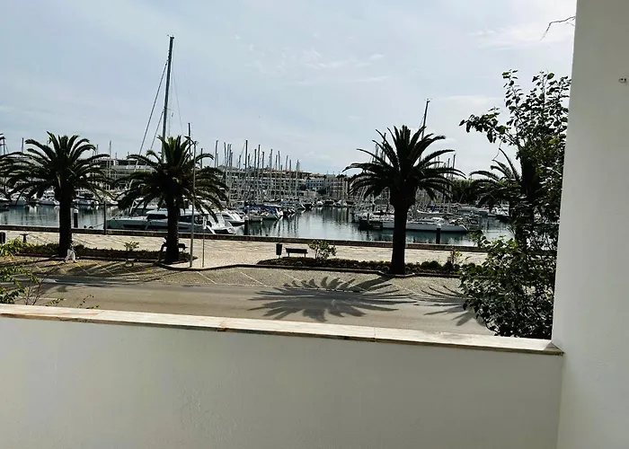 Marina View Near Beaches And Shops Appartement *