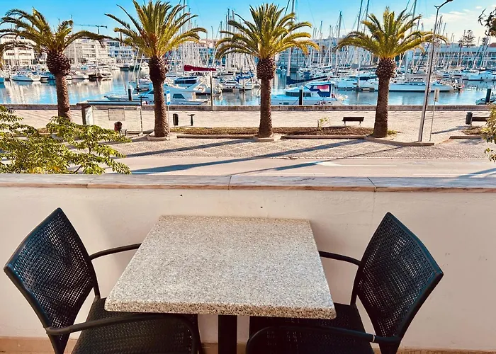 Marina View Near Beaches And Shops Appartement *